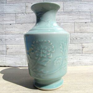 Antique/Vintage Korean Chrysanthemum Celadon Vase Willow Green W/ Floral Motif
